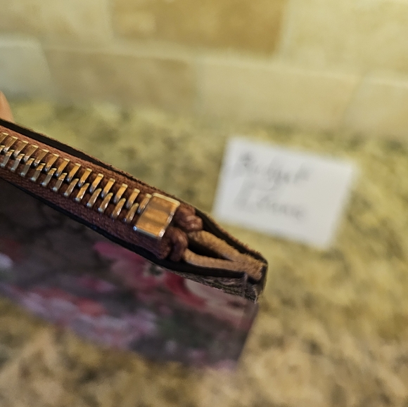 Gucci Bloom Large Pouch (Authentic) - Picture 11 of 14